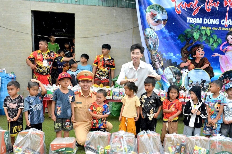 Gia Lai: Trao hơn 2.000 phần quà Trung thu đến trẻ em vùng khó - ảnh 4