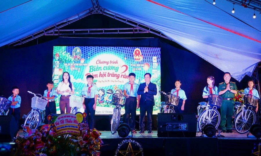 Ấm áp Trung thu nơi mái trường mới vùng biên  - ảnh 3
