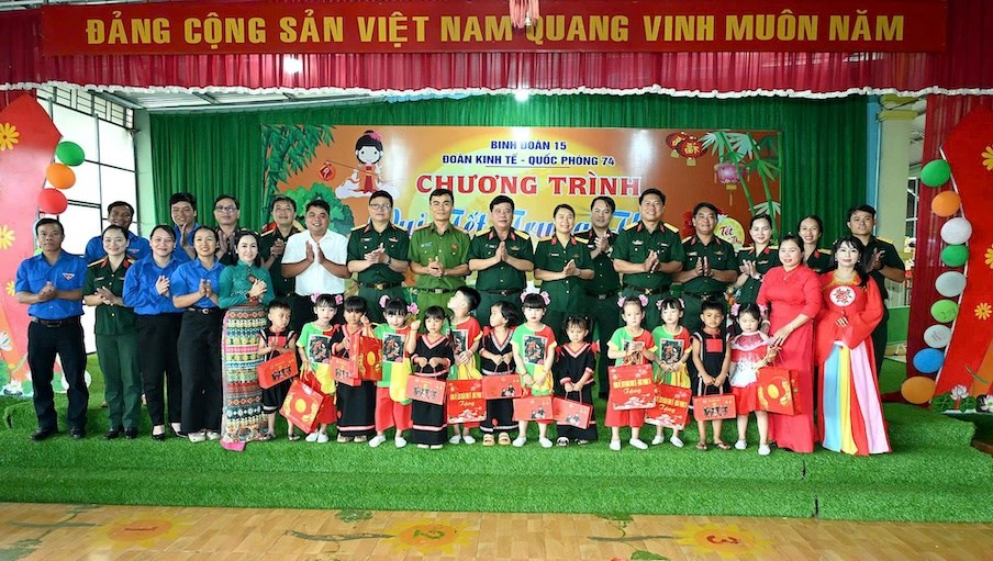  Mùa trăng đong đầy yêu thương nơi biên giới - ảnh 3