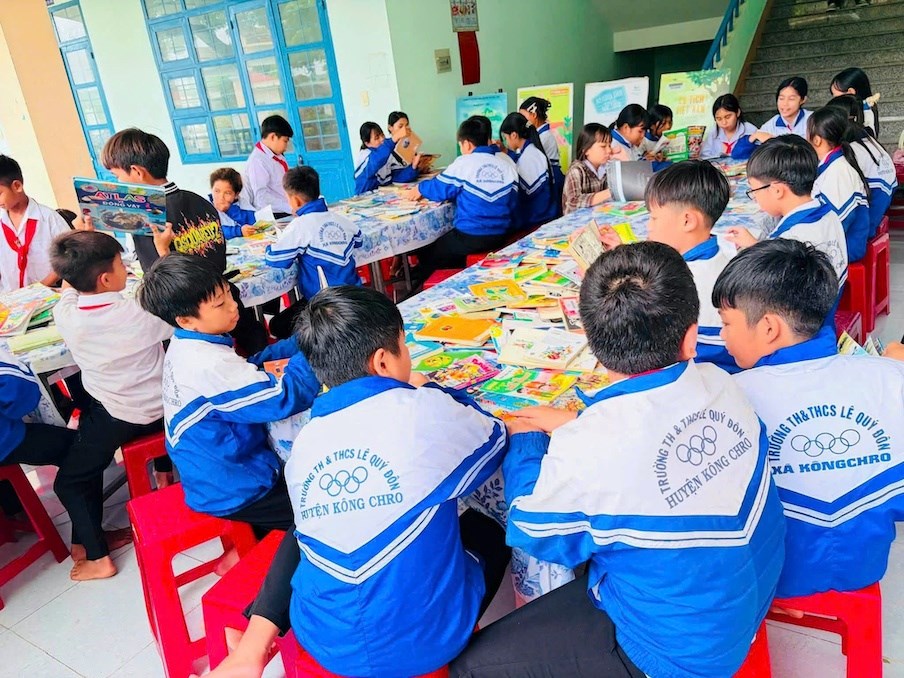 Đưa sách và công nghệ đến gần học sinh vùng sâu, vùng xa - ảnh 3