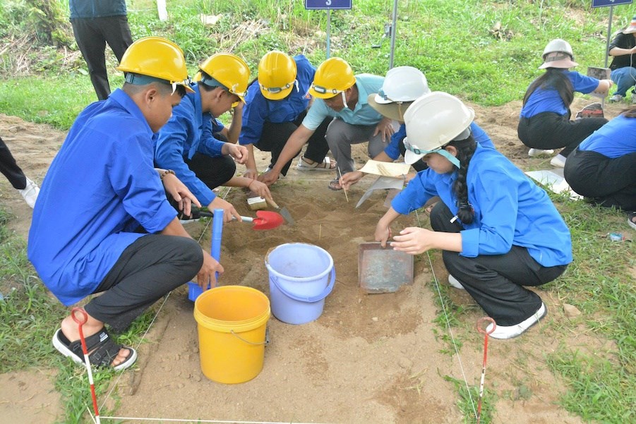 Chạm vào lịch sử từ những dấu tích khảo cổ - ảnh 1