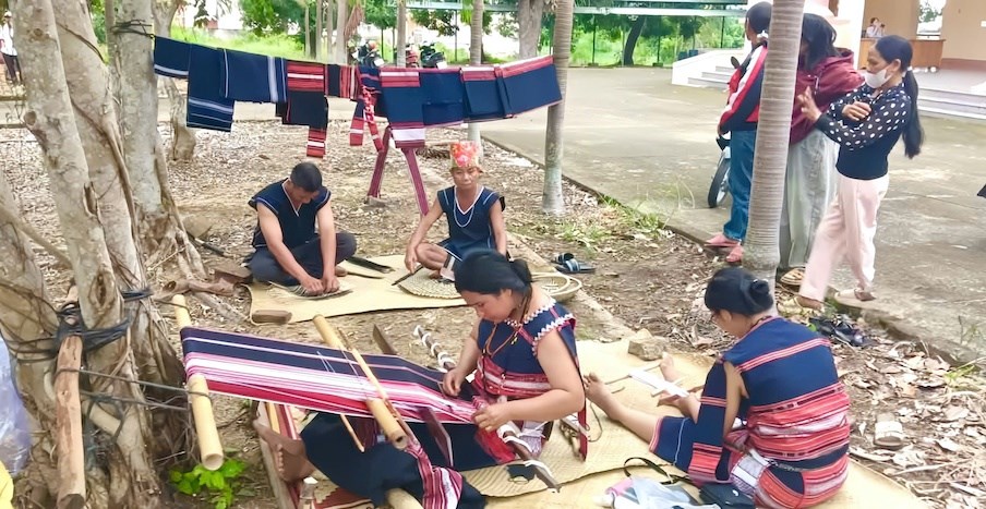 Âm vang cồng chiêng giữa đại ngàn Kông Chro - ảnh 2