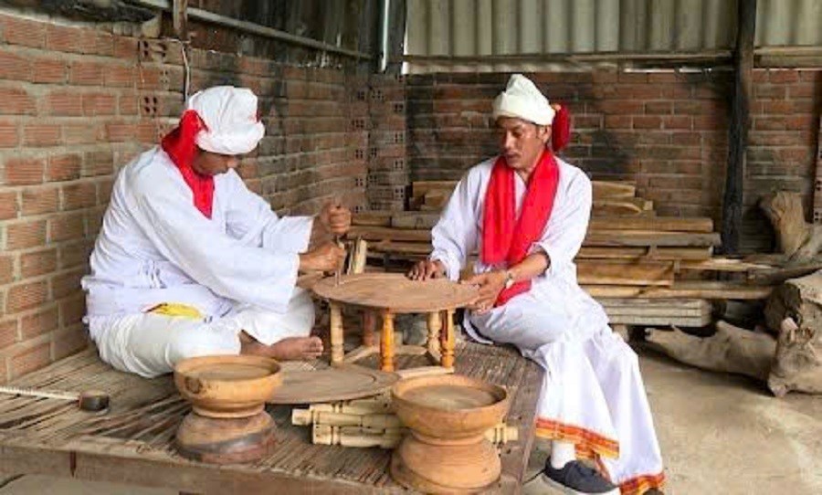 Mâm gỗ Chăm - Gửi hồn văn hóa qua từng nét chạm - ảnh 3