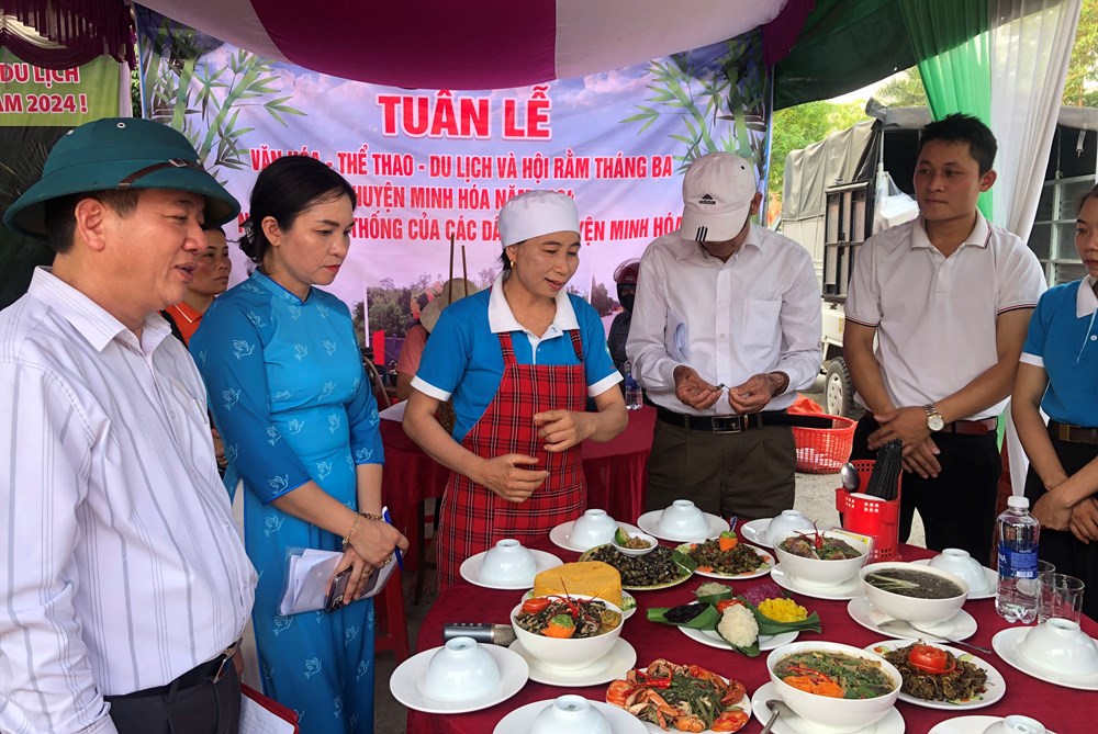 Thưởng thức ẩm thực tại Hội Rằm tháng ba Minh Hóa - ảnh 1