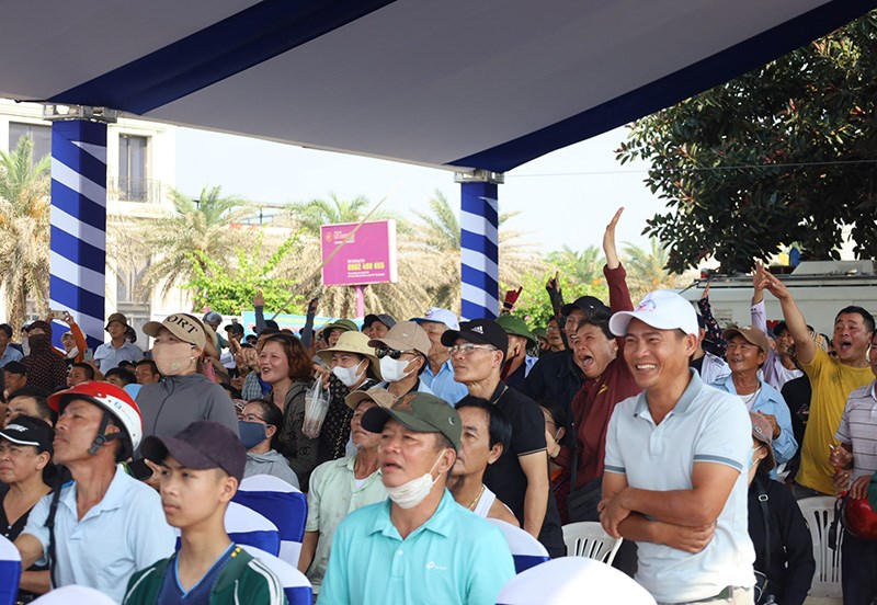 Vượt lên thử thách nắng nóng để ra sức tranh tài trên đường đua - ảnh 4