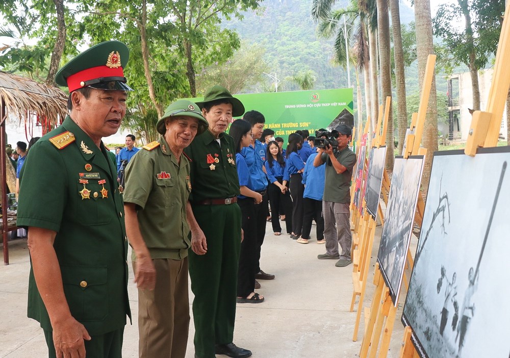 Trưng bày 80 hình ảnh, tư liệu lịch sử về đường Trường Sơn - ảnh 2