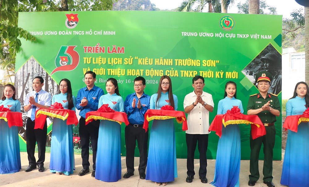 Trưng bày 80 hình ảnh, tư liệu lịch sử về đường Trường Sơn - ảnh 1