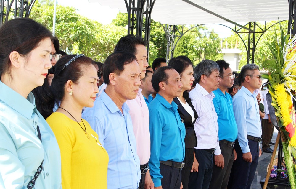 Tri ân các anh hùng liệt sĩ yên nghỉ tại Quảng Trị - ảnh 1