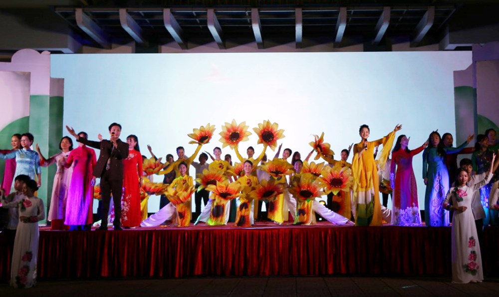 Chương trình nghệ thuật “Khát vọng hoà bình” trên miền đất lửa - ảnh 5