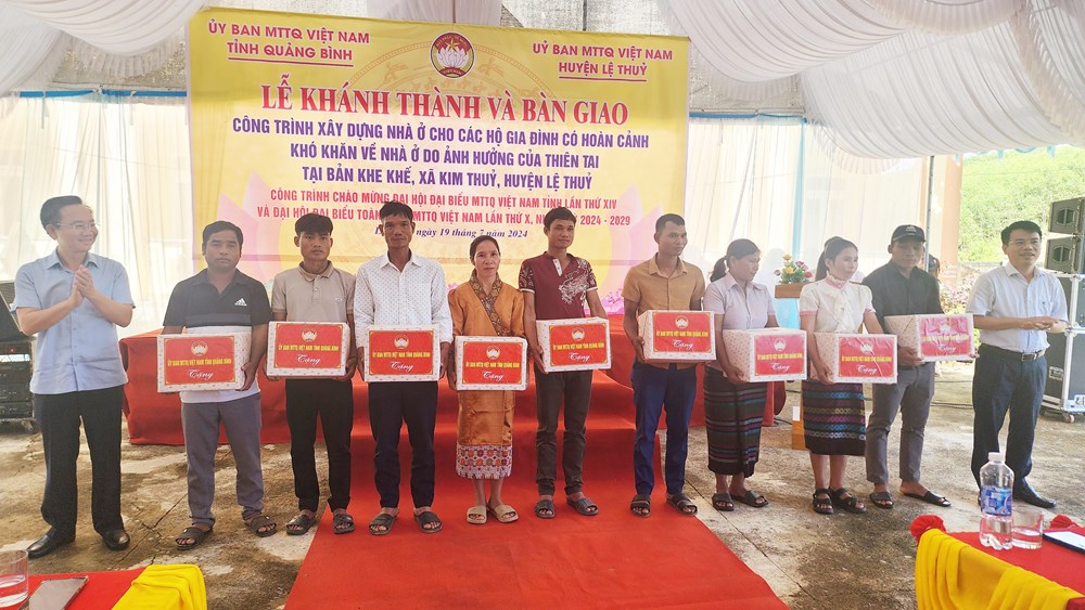 Bàn giao 41 nhà Đại đoàn kết cho hộ nghèo đồng bào dân tộc Bru - Vân Kiều - ảnh 3