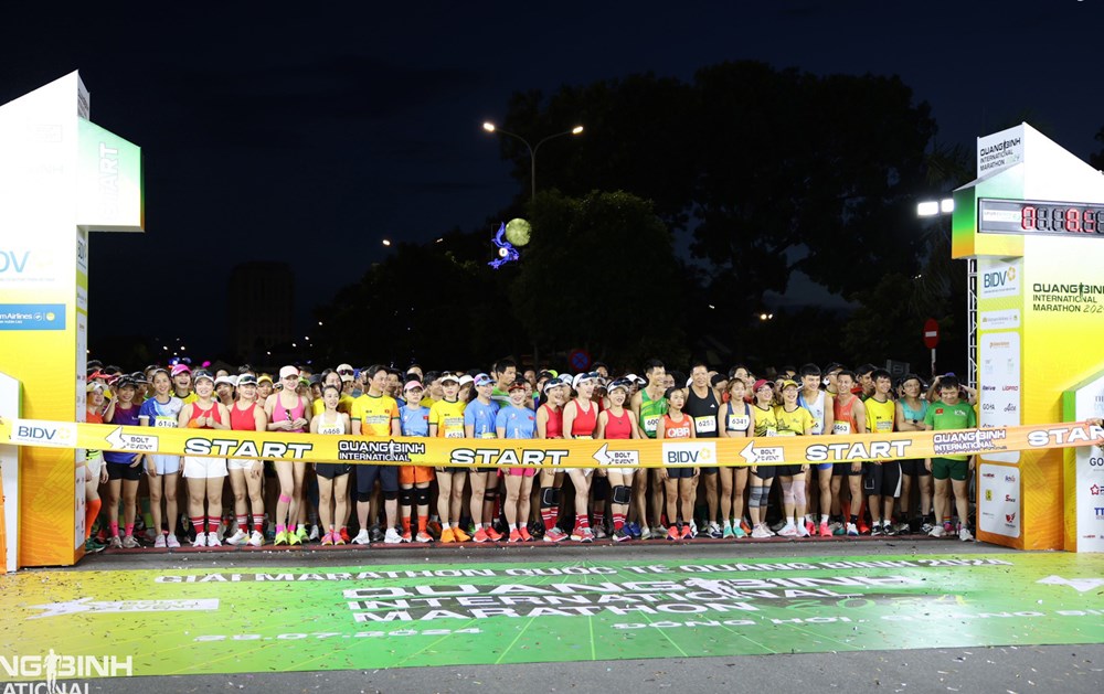 Ngày hội chạy marathon với nhiều trải nghiệm thú vị bên bờ Nhật Lệ - ảnh 1