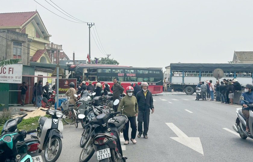Tai nạn liên hoàn trên Quốc lộ 1A khiến 8 người bị thương - ảnh 2