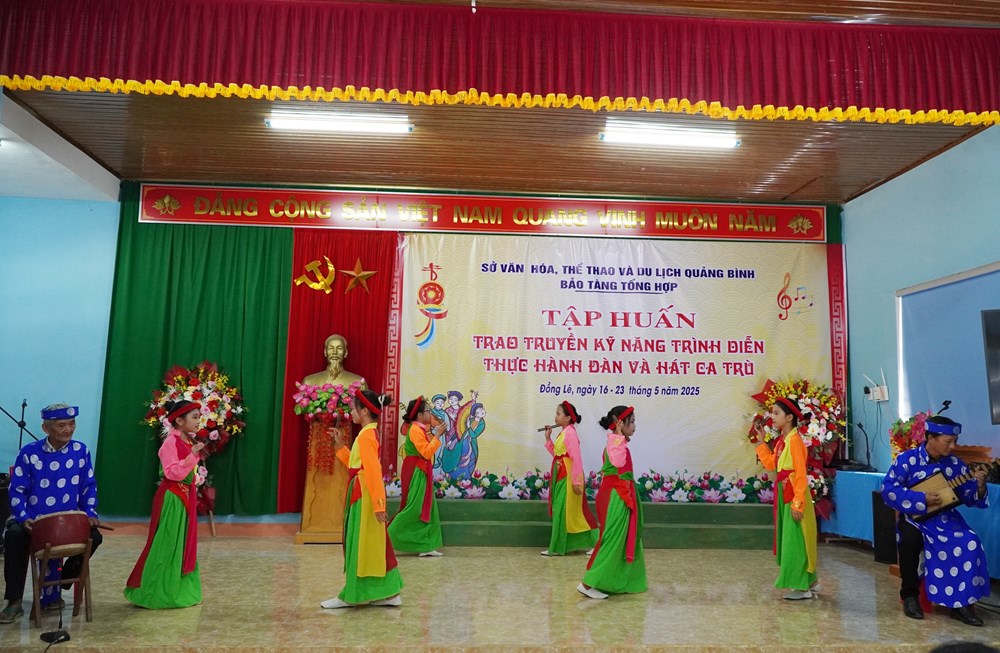 Trao truyền kỹ năng trình diễn, thực hành đàn và hát ca trù - ảnh 2