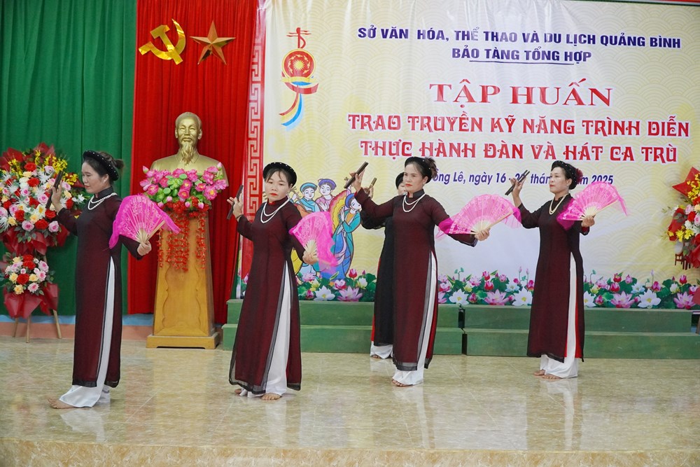 Trao truyền kỹ năng trình diễn, thực hành đàn và hát ca trù - ảnh 1