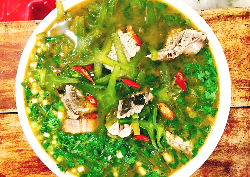 Đến biển Nhật Lệ thưởng thức canh xương rồng cá đuối - ảnh 1