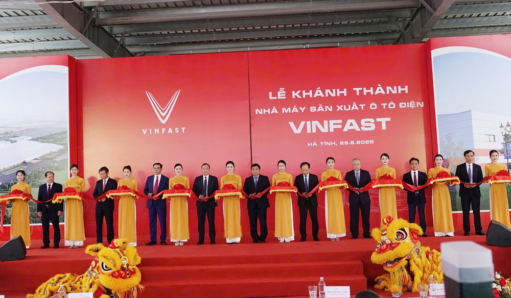 VinFast khánh thành Nhà máy sản xuất ô tô điện ở Hà Tĩnh - ảnh 1