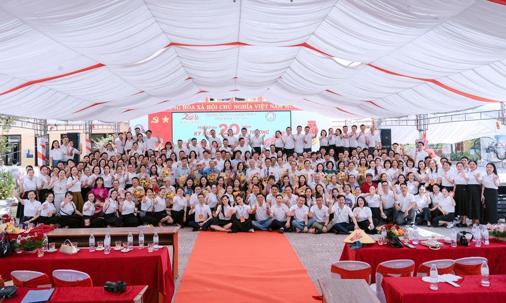 Tri ân thầy cô, tặng học bổng, trồng cây xanh tại trường cũ - ảnh 3