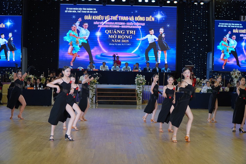 Sôi nổi giải Khiêu vũ thể thao tỉnh Quảng Trị mở rộng - ảnh 2