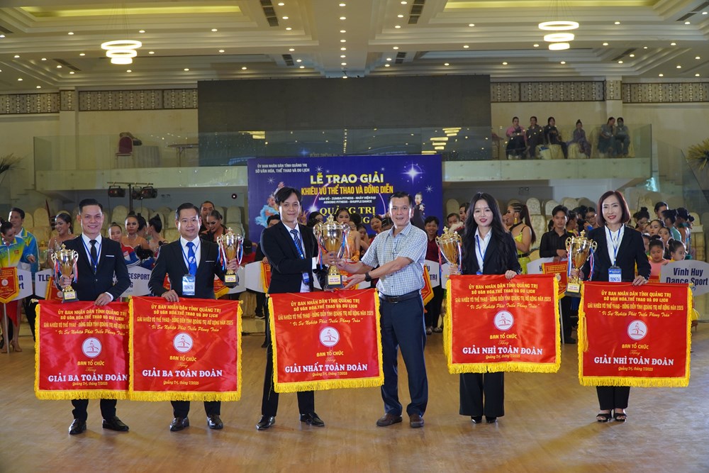 Sôi nổi giải Khiêu vũ thể thao tỉnh Quảng Trị mở rộng - ảnh 1
