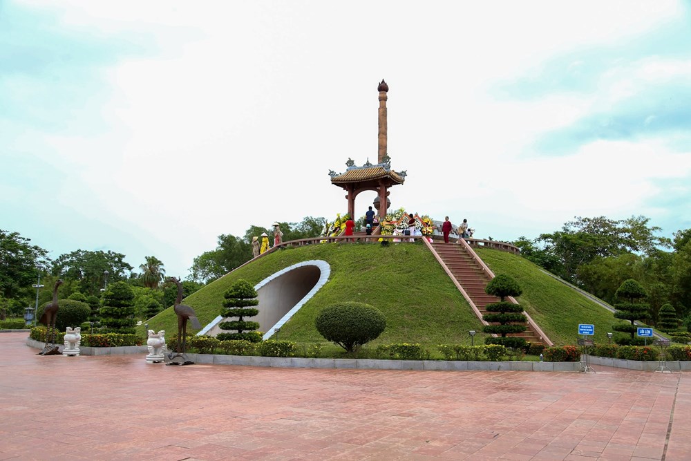 Quảng Trị: Chiếu miễn phí phim “Mưa đỏ” để tri ân anh hùng liệt sĩ và phục vụ người dân - ảnh 3