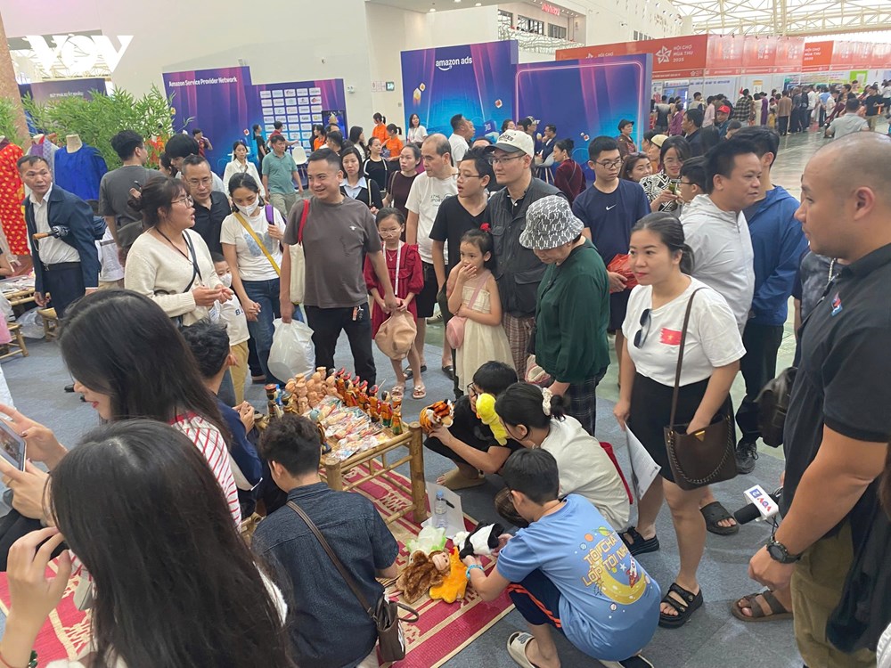 Sắc màu nghệ thuật rối tại Hội chợ mùa Thu lần thứ nhất - năm 2025 - ảnh 4