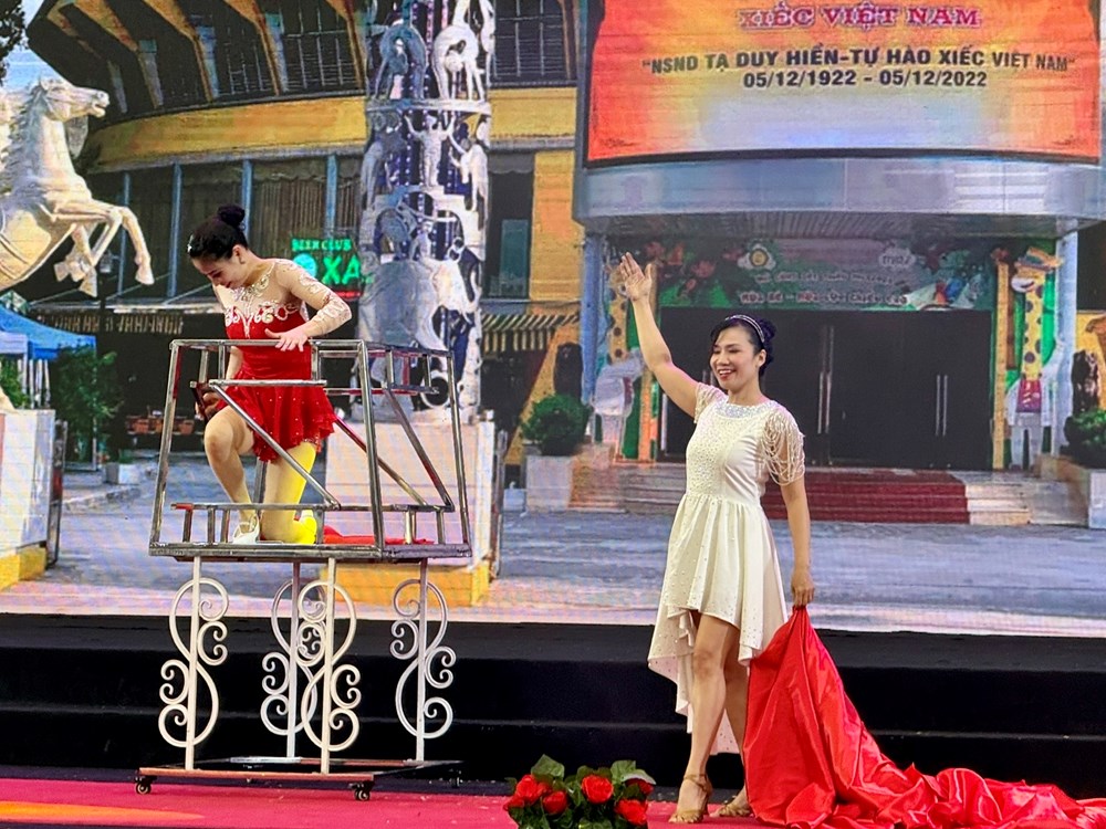 Xiếc Việt khuấy động không khí Hội chợ mùa Thu - ảnh 4