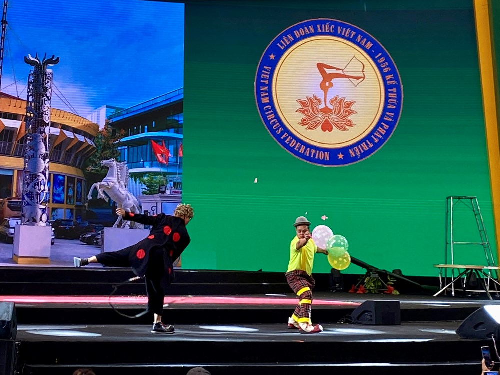 Xiếc Việt khuấy động không khí Hội chợ mùa Thu - ảnh 7