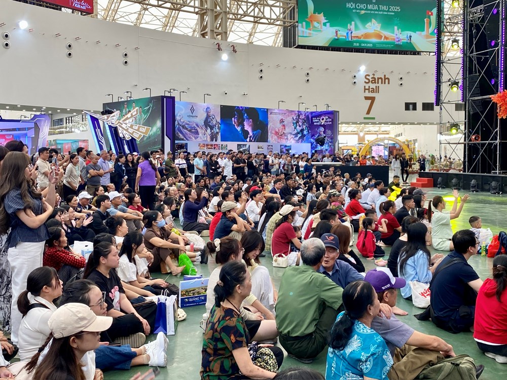 Xiếc Việt khuấy động không khí Hội chợ mùa Thu - ảnh 8