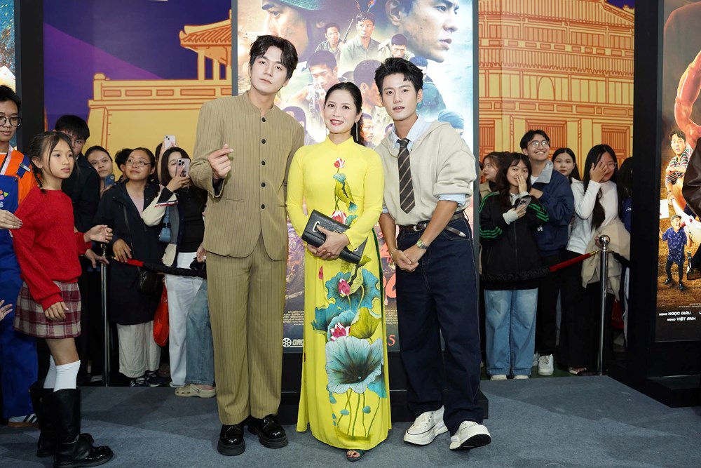 Đoàn phim “Mưa Đỏ”, “Tử chiến trên không” và “Mùi Phở” hội ngộ khán giả tại Hội chợ mùa Thu - ảnh 12