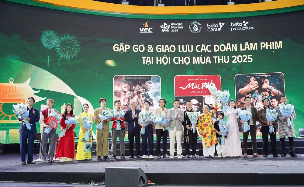 Đoàn phim “Mưa Đỏ”, “Tử chiến trên không” và “Mùi Phở” hội ngộ khán giả tại Hội chợ mùa Thu - ảnh 1