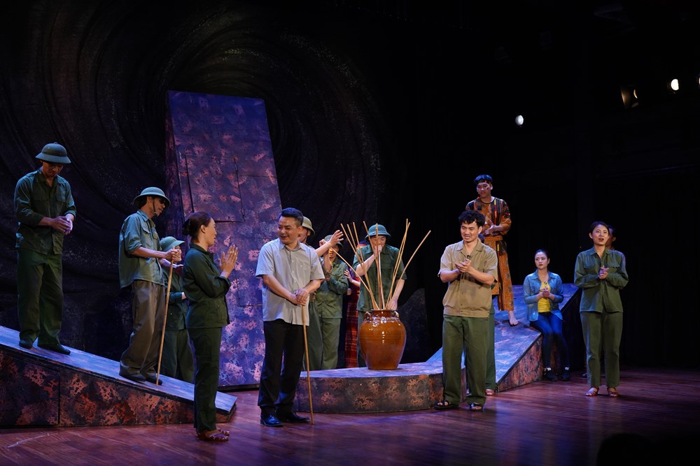 Âm vang người lính - Bản hùng ca đánh thức niềm tự hào sân khấu Việt - ảnh 1