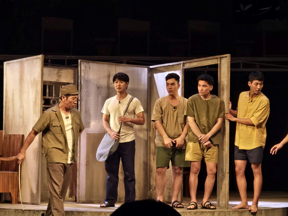 Sân khấu kịch làm “sống dậy” hồi ức về quân khu Nam Đồng - ảnh 2