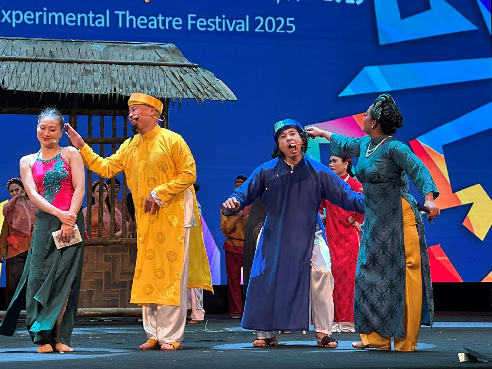  Nỗ lực tìm kiếm “ngôn ngữ” mới cho sân khấu Việt - ảnh 6