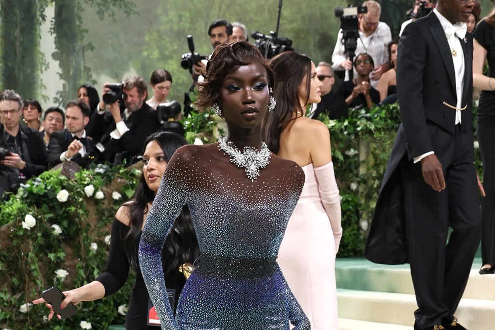 “Viên ngọc đen” Anok Yai trở thành “Người mẫu năm 2025” - ảnh 4