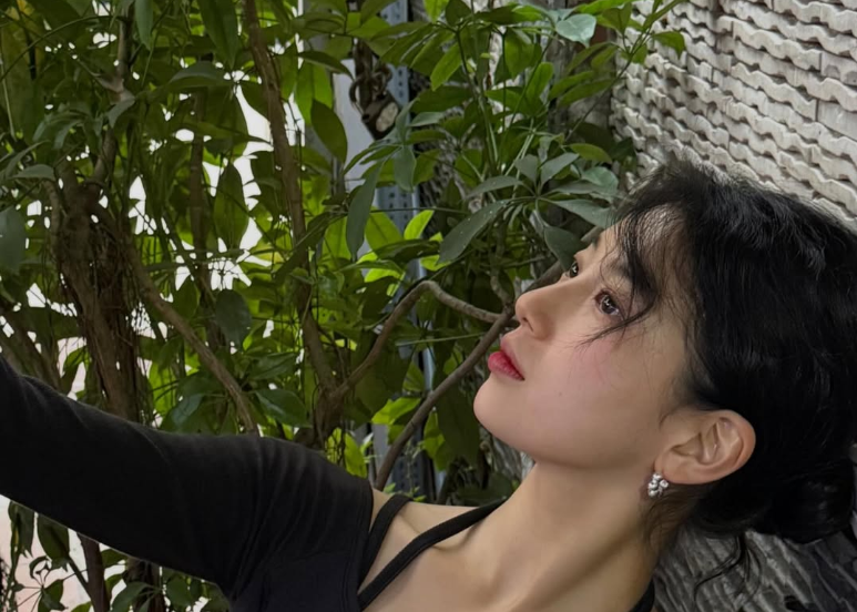 “Tình đầu quốc dân” Suzy khoe loạt ảnh chụp tại Việt Nam - ảnh 3