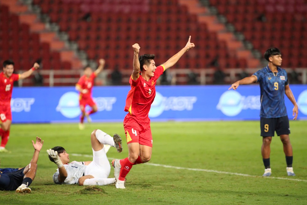 Thăng hoa trên sân Rajamangala - ảnh 2