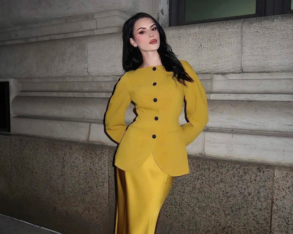 Áo blazer “ôm eo” trở lại mạnh mẽ trên bản đồ thời trang - ảnh 1