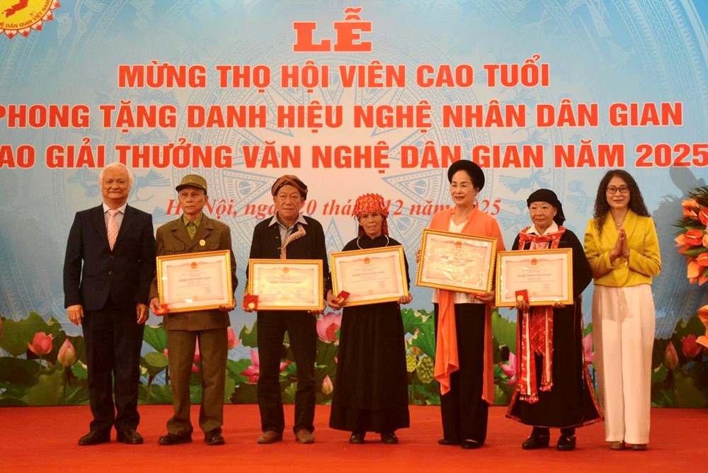 Trao giải thưởng Văn nghệ dân gian năm 2025 - ảnh 2