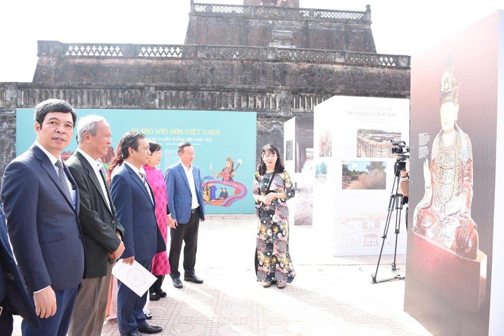 Khai mạc trưng bày “Di sản văn hóa​ Việt Nam - Sức sống từ truyền thống đến hiện đại” - ảnh 3
