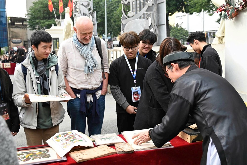 Khi tranh dân gian Đông Hồ bước lên sân khấu xiếc - ảnh 7