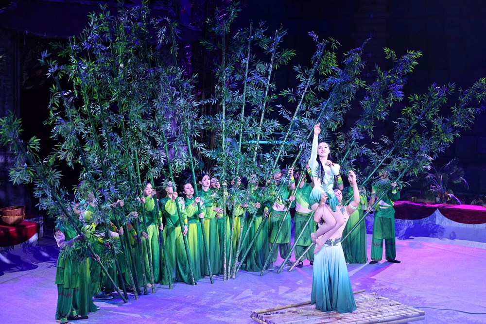  Khi biểu tượng dân tộc bước lên sân khấu xiếc - ảnh 4