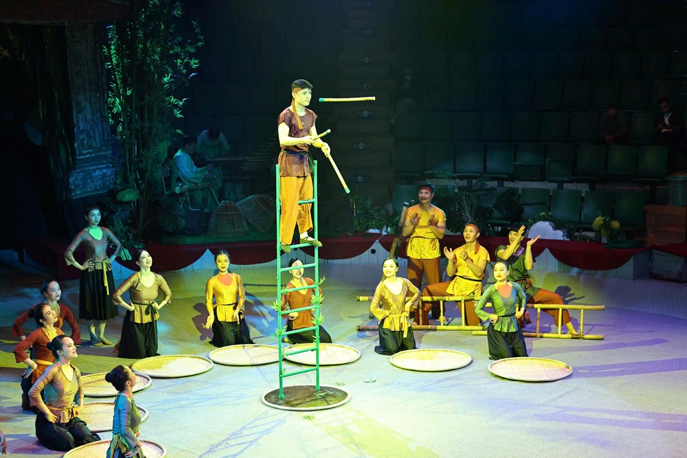  Khi biểu tượng dân tộc bước lên sân khấu xiếc - ảnh 6