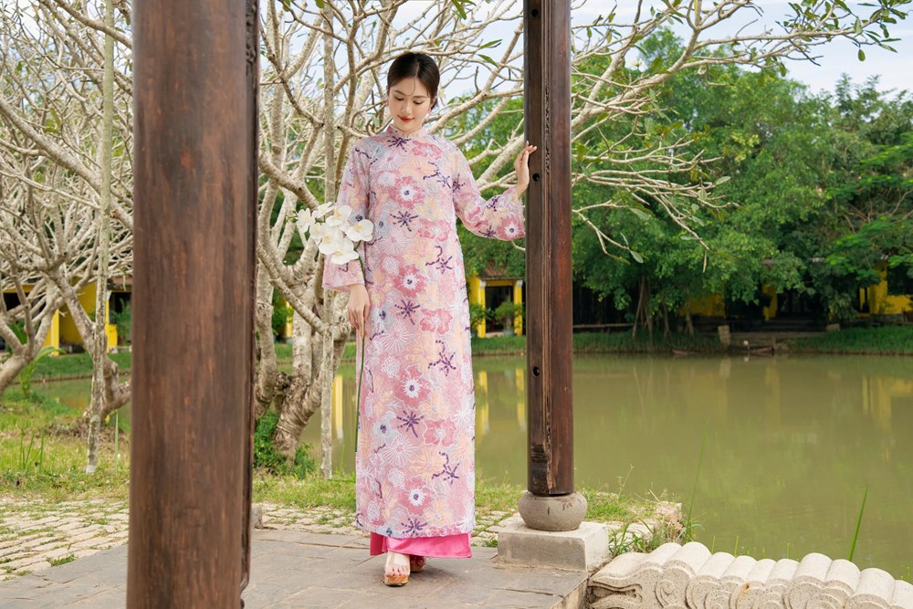 Áo dài kim sa lên ngôi trong dịp Tết 2026 - ảnh 1