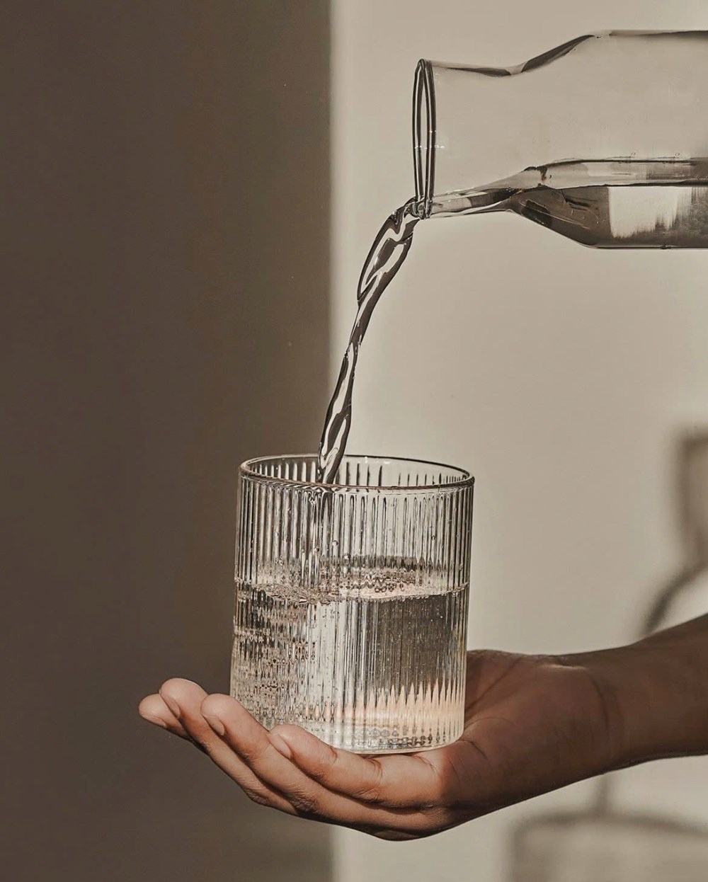 Một cốc nước ấm vào buổi sáng giúp cơ thể thay đổi ra sao? - ảnh 2