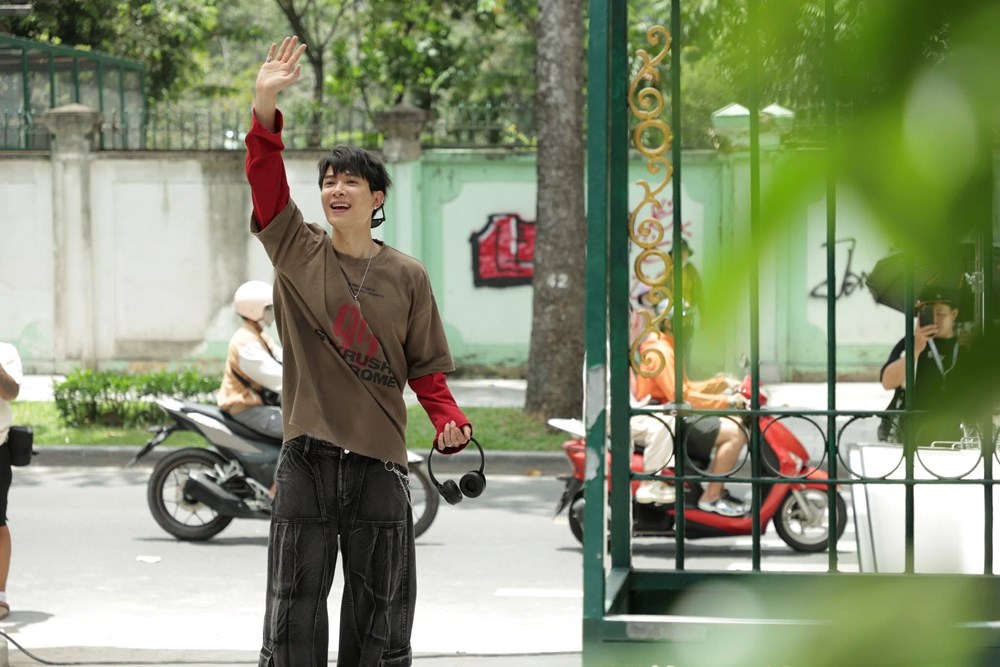 Anh Tú Atus “bắt tay” Trường Giang trong phim Tết 2026 “Nhà ba tôi một phòng” - ảnh 1