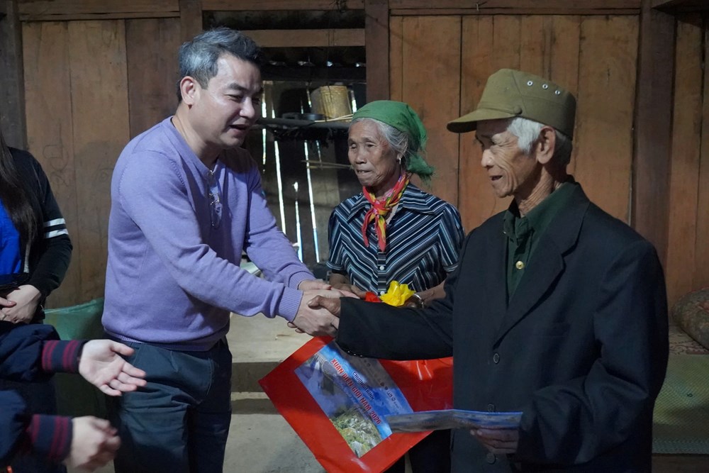 Nhà hát Kịch Việt Nam mang “hơi ấm” đến vùng biên cương Tổ quốc - ảnh 1