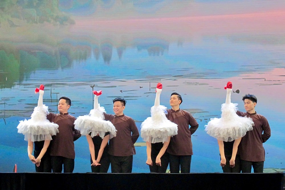 Bứt phá với hơn 2.000 buổi biểu diễn trong năm 2025 - ảnh 4