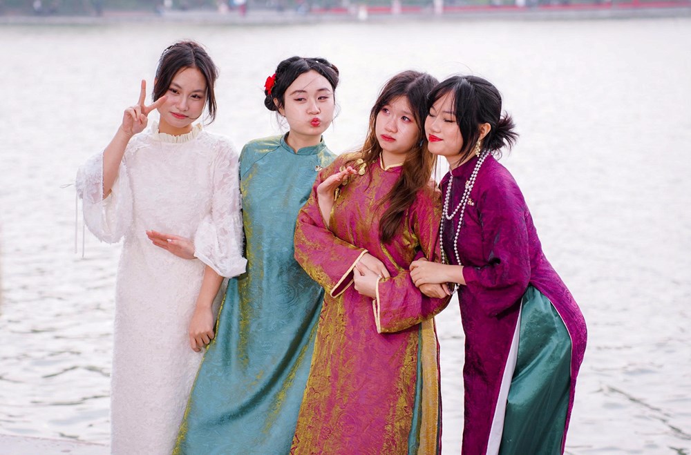 Giới trẻ mạnh tay chi tiền chụp ảnh áo dài Tết - ảnh 5