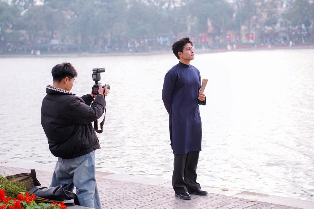 Giới trẻ mạnh tay chi tiền chụp ảnh áo dài Tết - ảnh 7