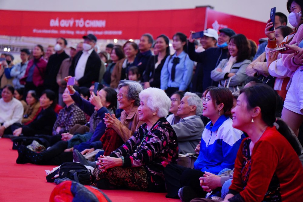 Xiếc thu hút khán giả tại Hội chợ Mùa Xuân 2026 - ảnh 9